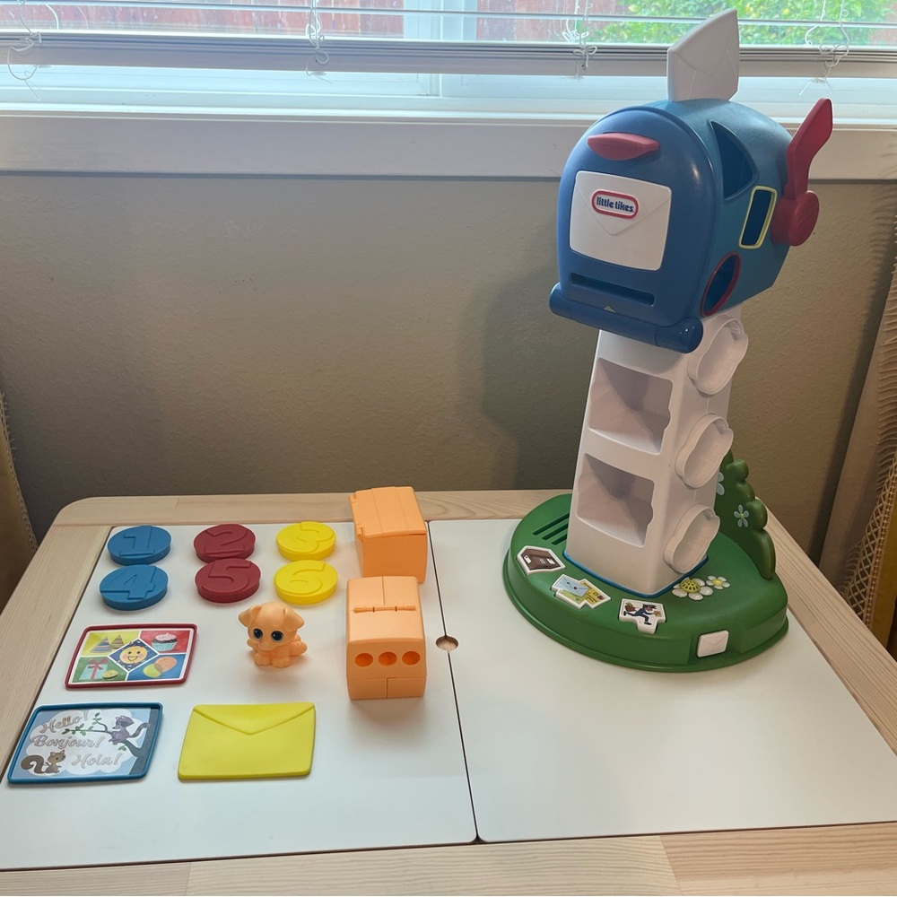 Little Tikes Learning Mailbox with Colors Shapes & Numbers sounds/talks toys